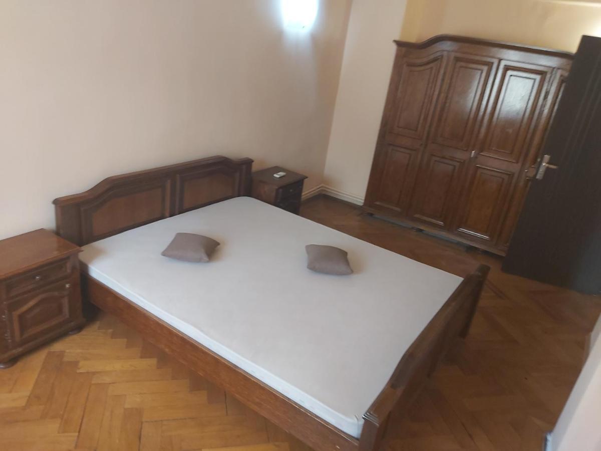 Апартаменты Kitty Apartament Бухарест Экстерьер фото